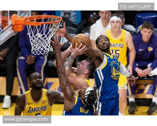 库里神勇爆发，勇士大胜湖人——篮球新传奇再书篇章